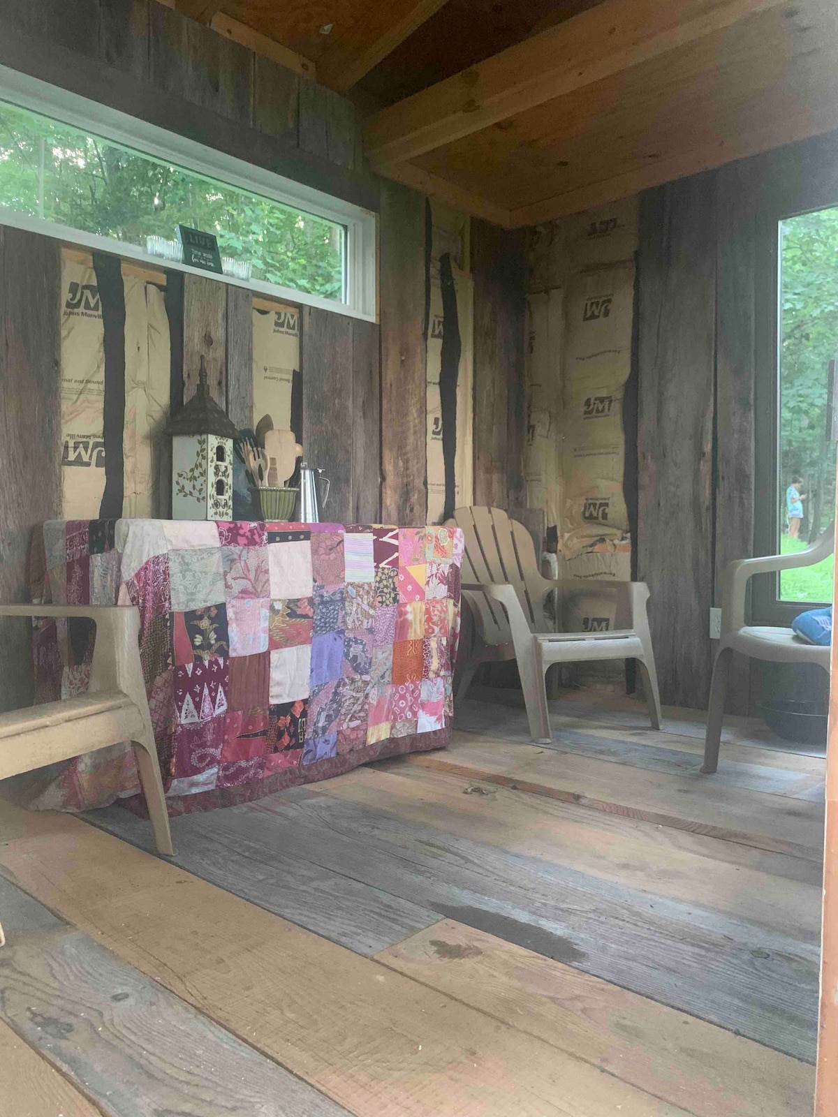 俯瞰罗诺克谷（ Roanoke Valley ）的微型住宅露营体验