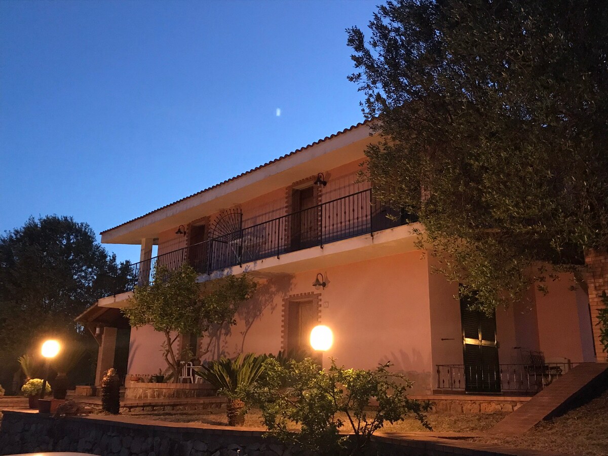 Villa Sinna - Appartamento Pino 
Con Giardino