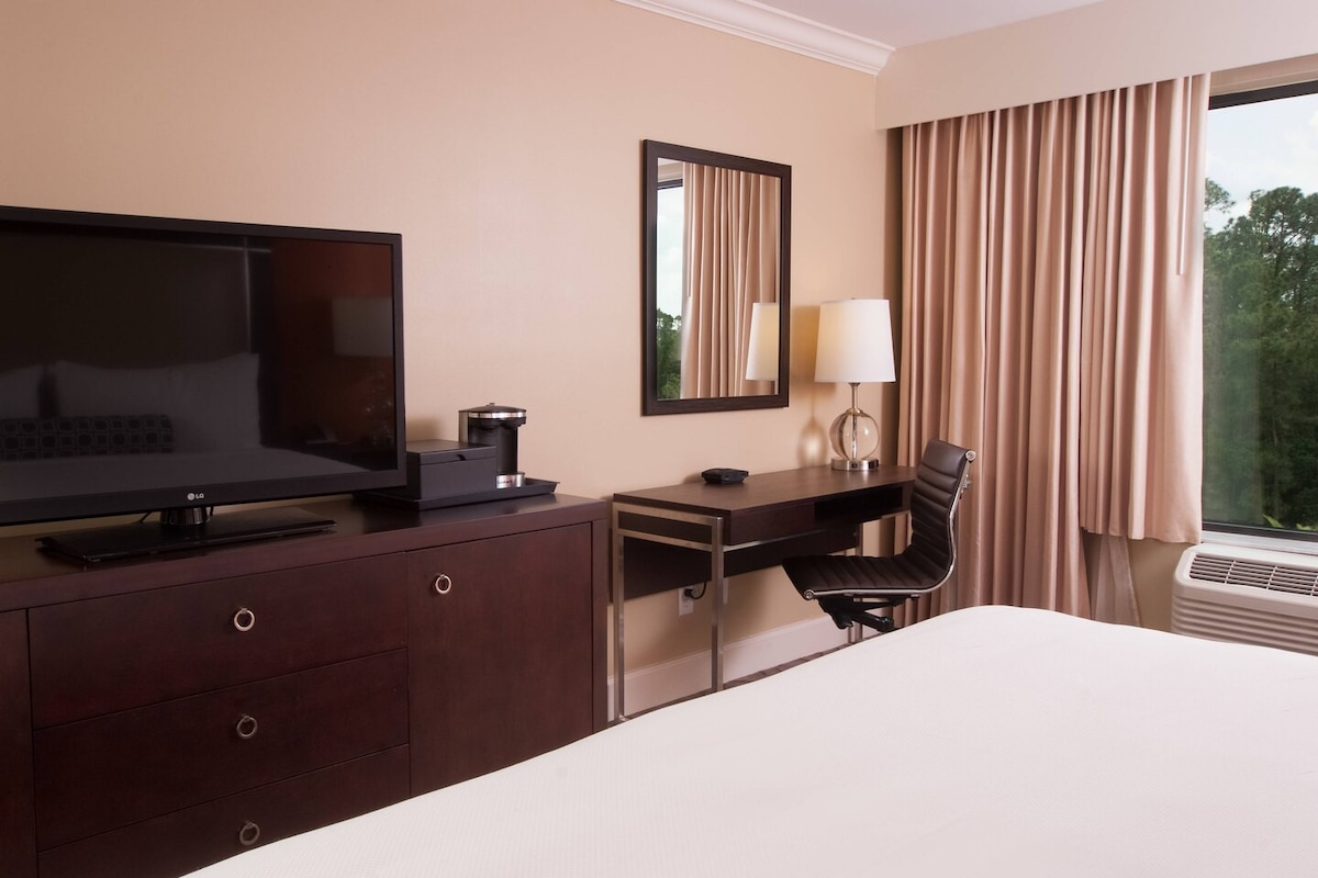 Upscale Hotel-Two Queen Beds