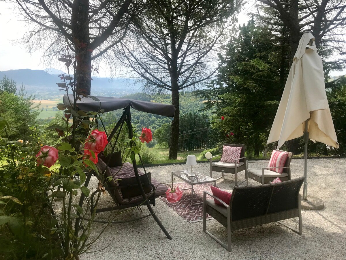 玫瑰小屋（ Cottage Le Rose La Panoramica Gubbio ）