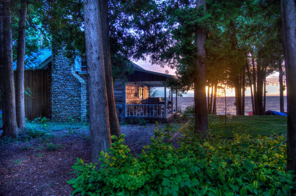 Door County Retreat Historic Cabin on the Bay