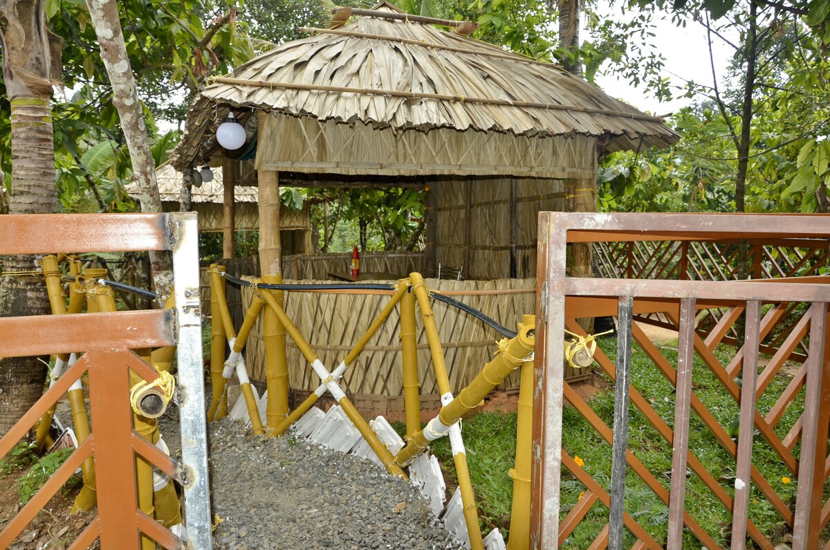 Ansmariya民宿（ Ansmariya Homestay ）的木制家具客房