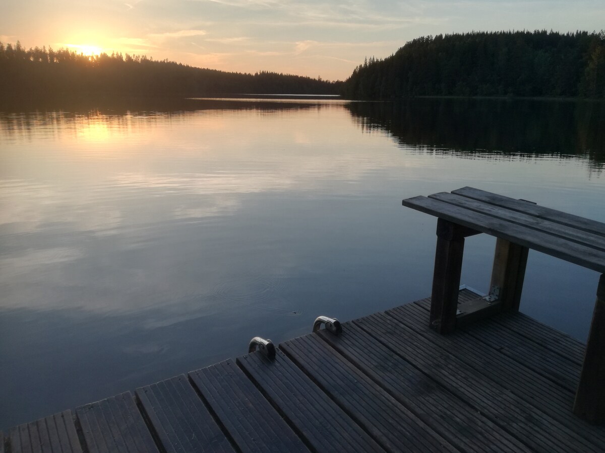 A house, a lake and a raft