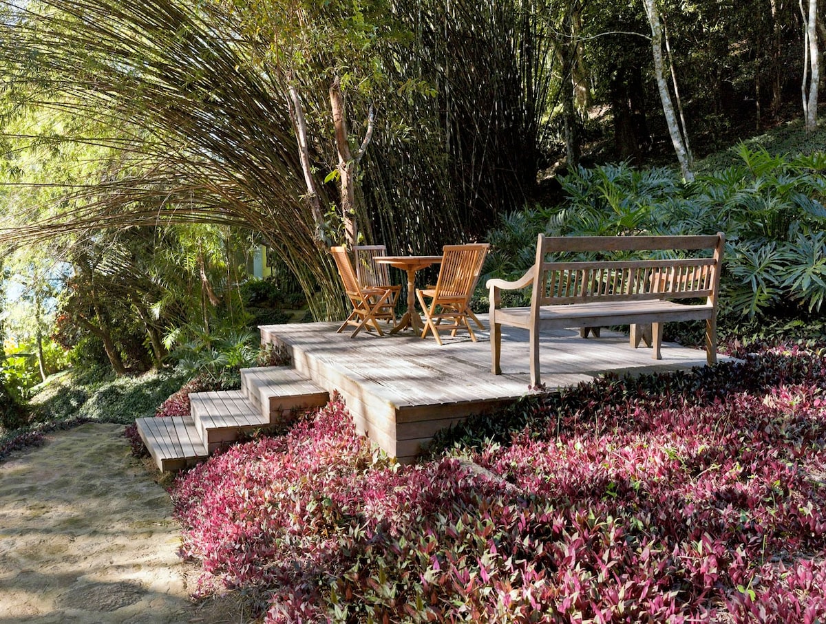 THE SITIO -热带花园中的舒适和魅力