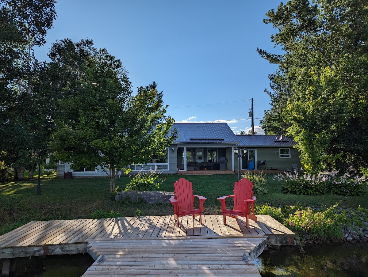Open Concept 3 Bedroom Cottage on the Rideau