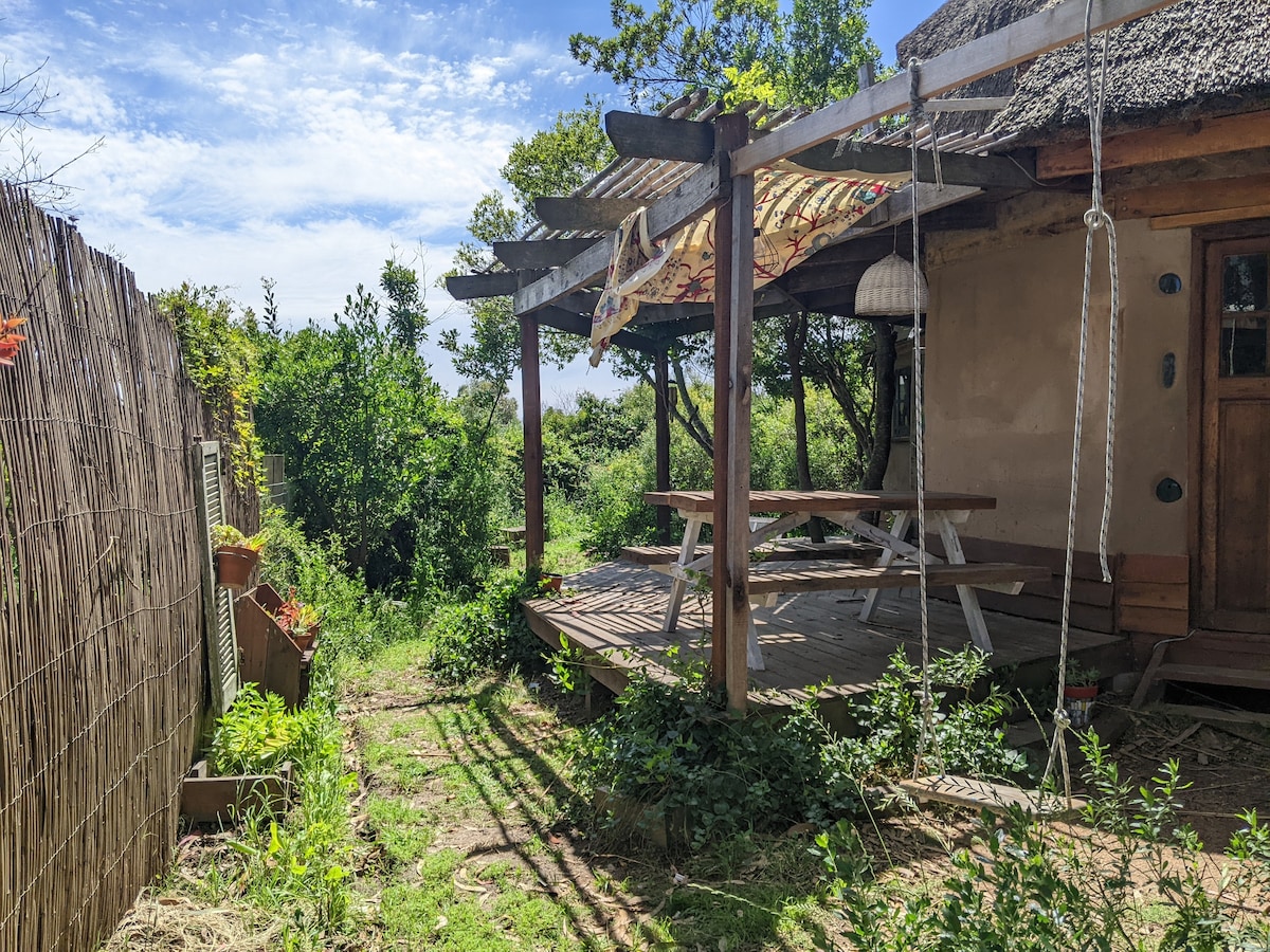 Casa Domo de barro en Punta Negra, Uruguay