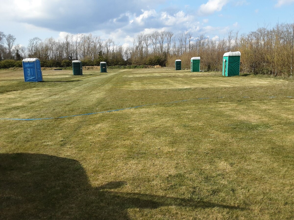 Woodpecker Camping Field grass pitch only No4