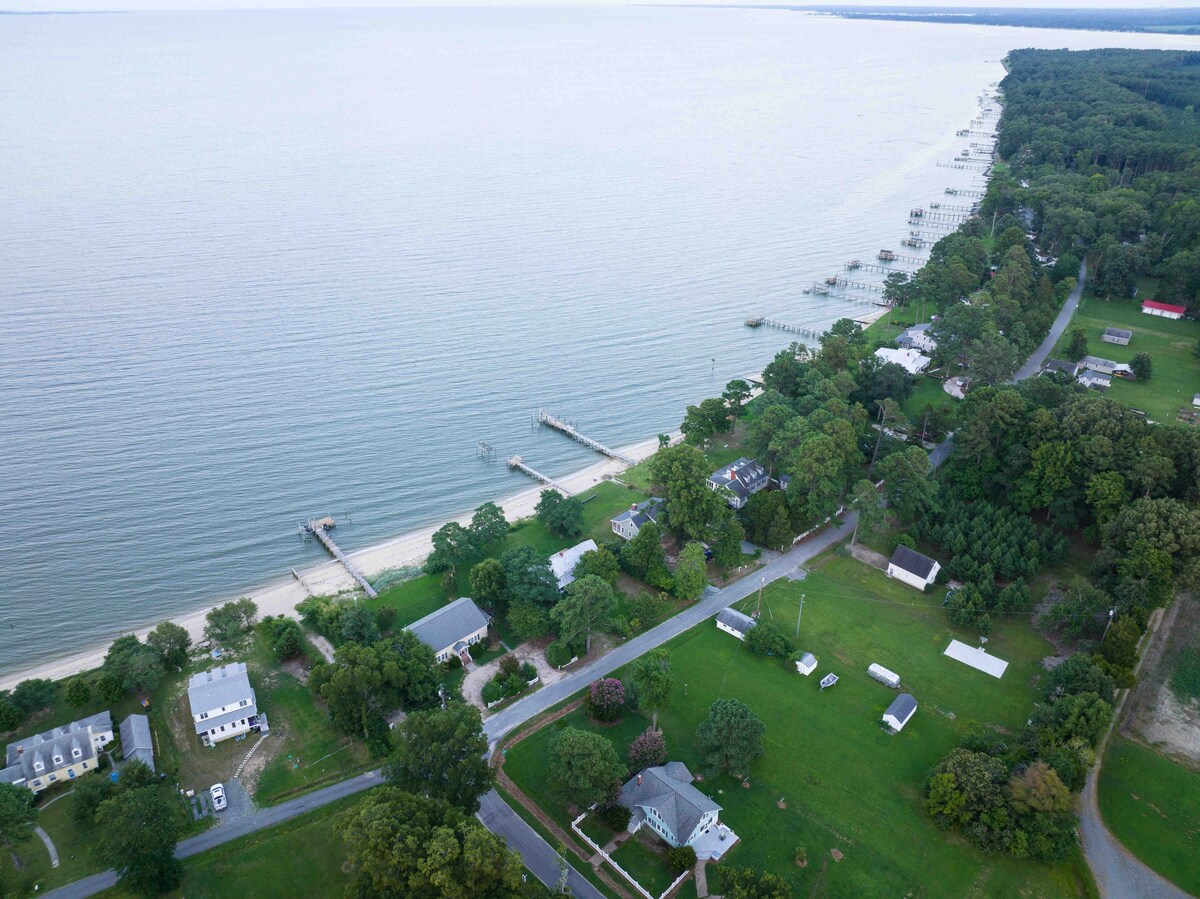 River + Beach Front Cottage 4 BR ADA Northern Neck