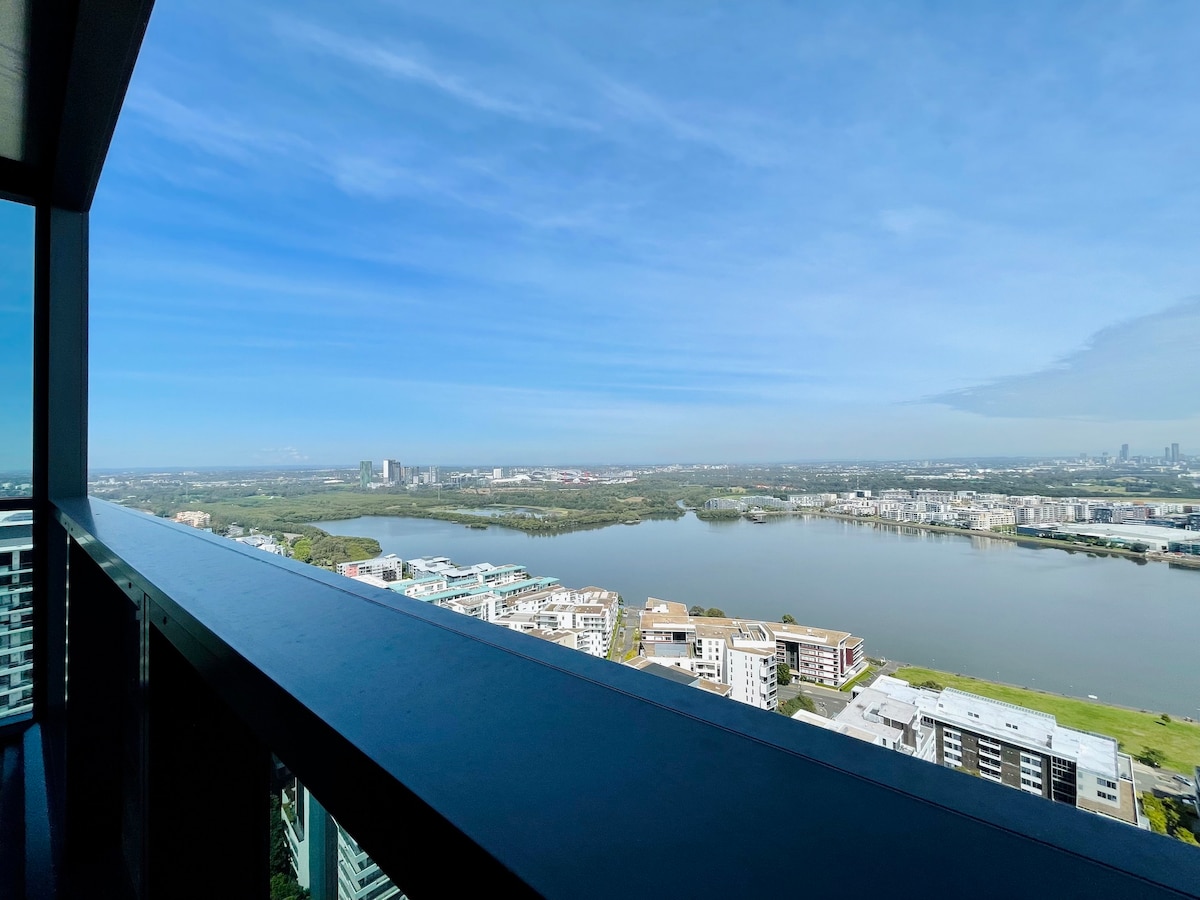 New Luxurious stunning waterview 4beds Condo
