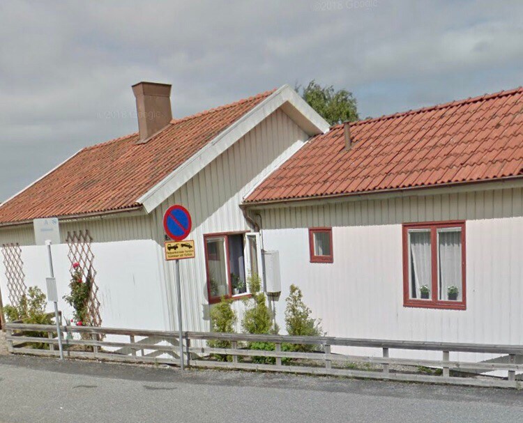 位于斯特伦斯塔德（ Strömstad ）中心的小型迷人民宅