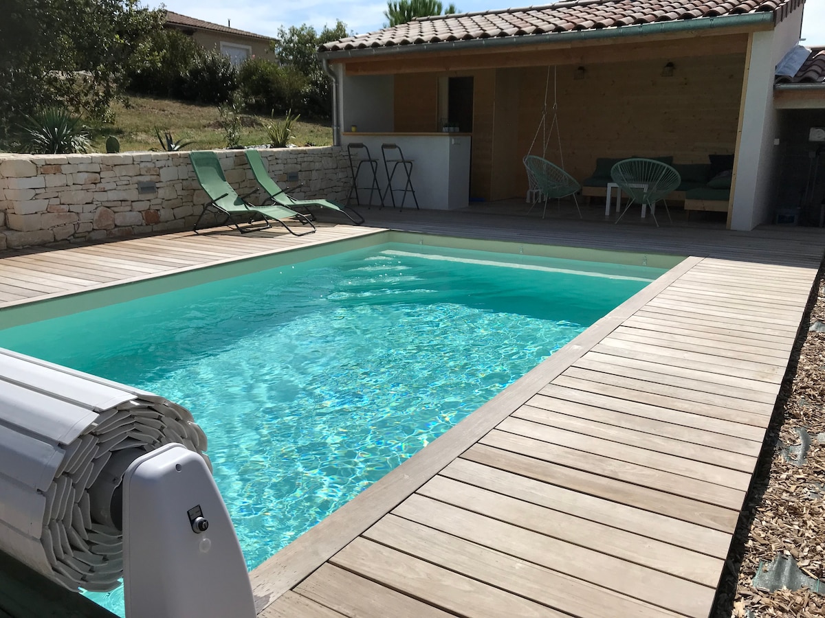 maison avec piscine et chat, gorges de l' Ardèche