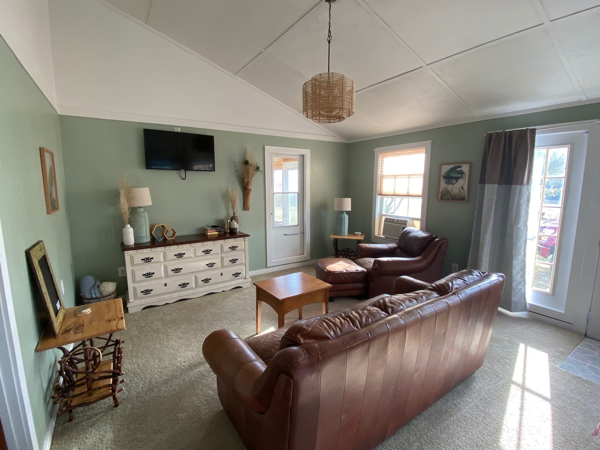 Cozy Cottage on Cedar Island Bay