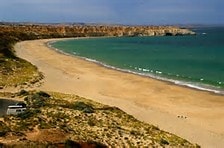 马斯林海滨别墅（ Maslin Beach House ）、阳光和海景。