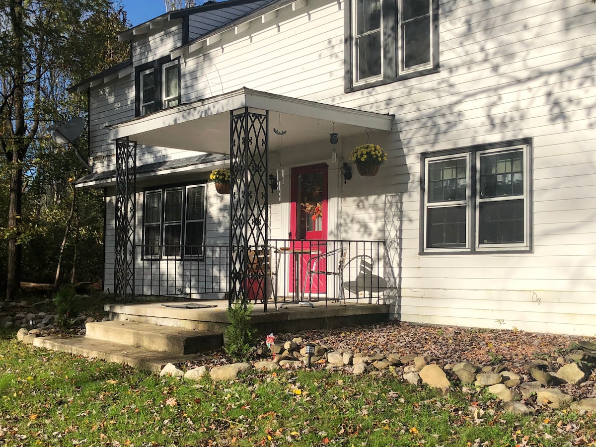 Queen 's Gate Est. 1820 Modern Farmhouse