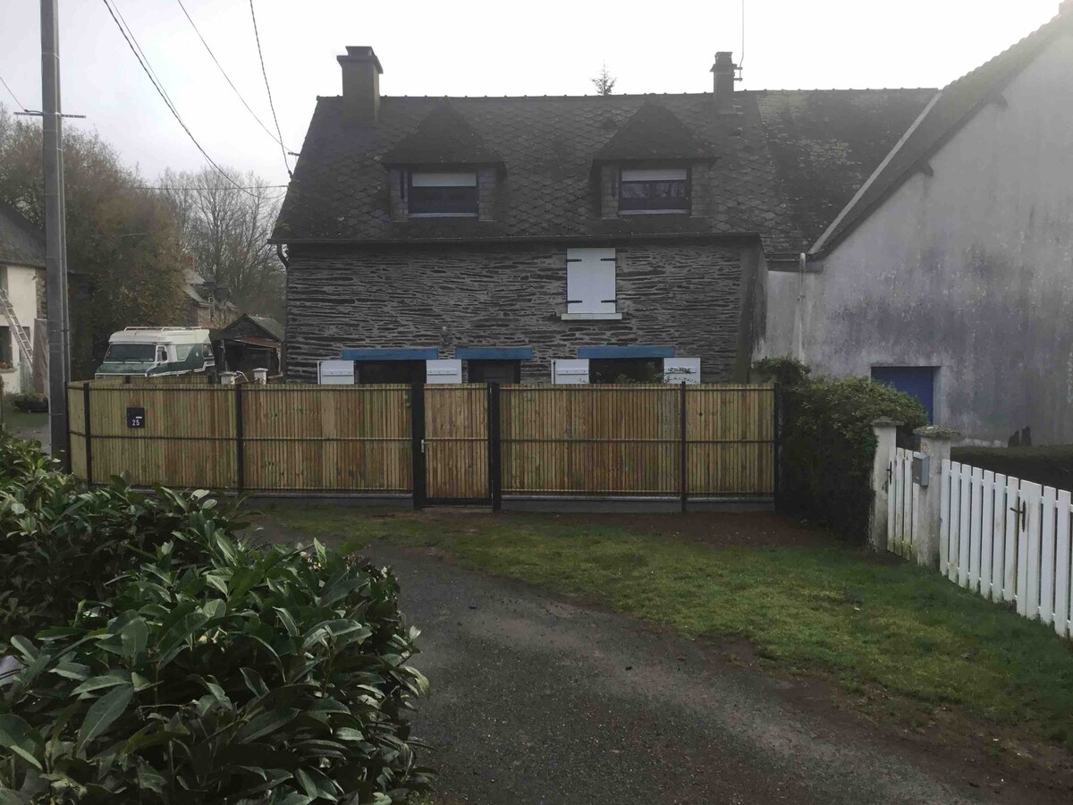 Maison bretonne située dans un hameau