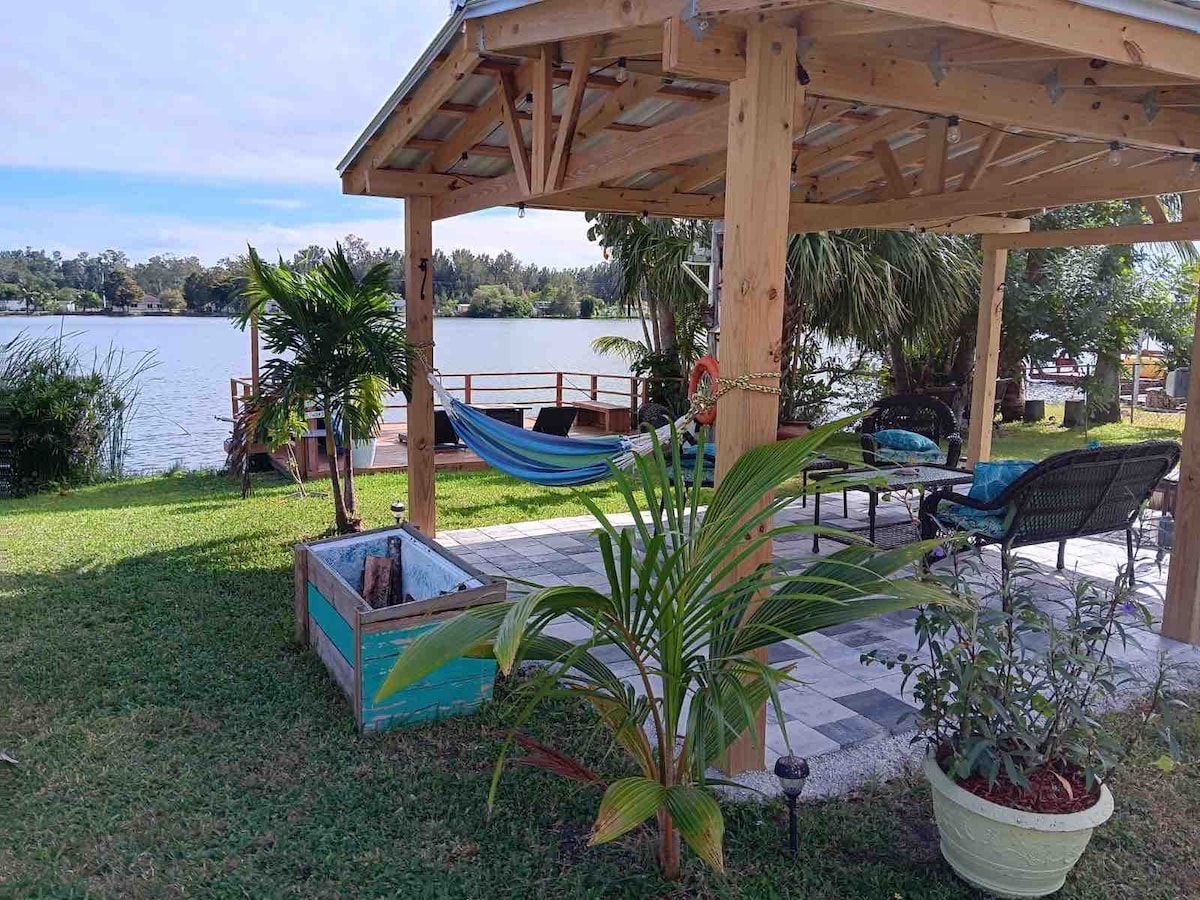 Clewiston Lakefront Getaway