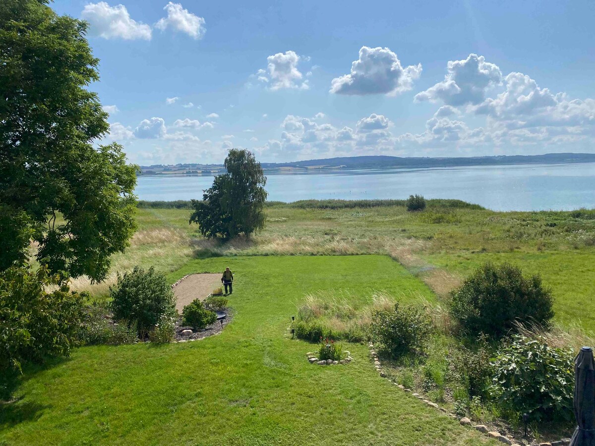 ♥ Sommerhus-perle med idyllisk udsigt over Tissø ♥