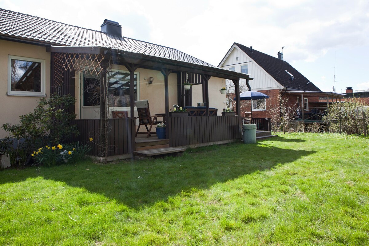 瑞典诺尔雪平的房子、花园和早餐