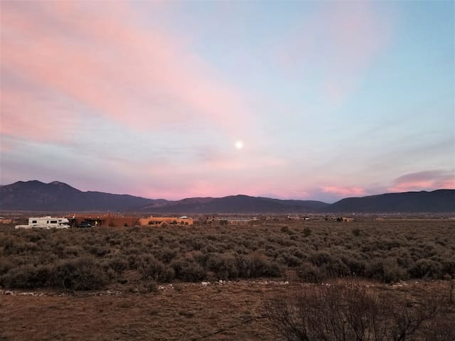 Ranchos de Taos的民宿