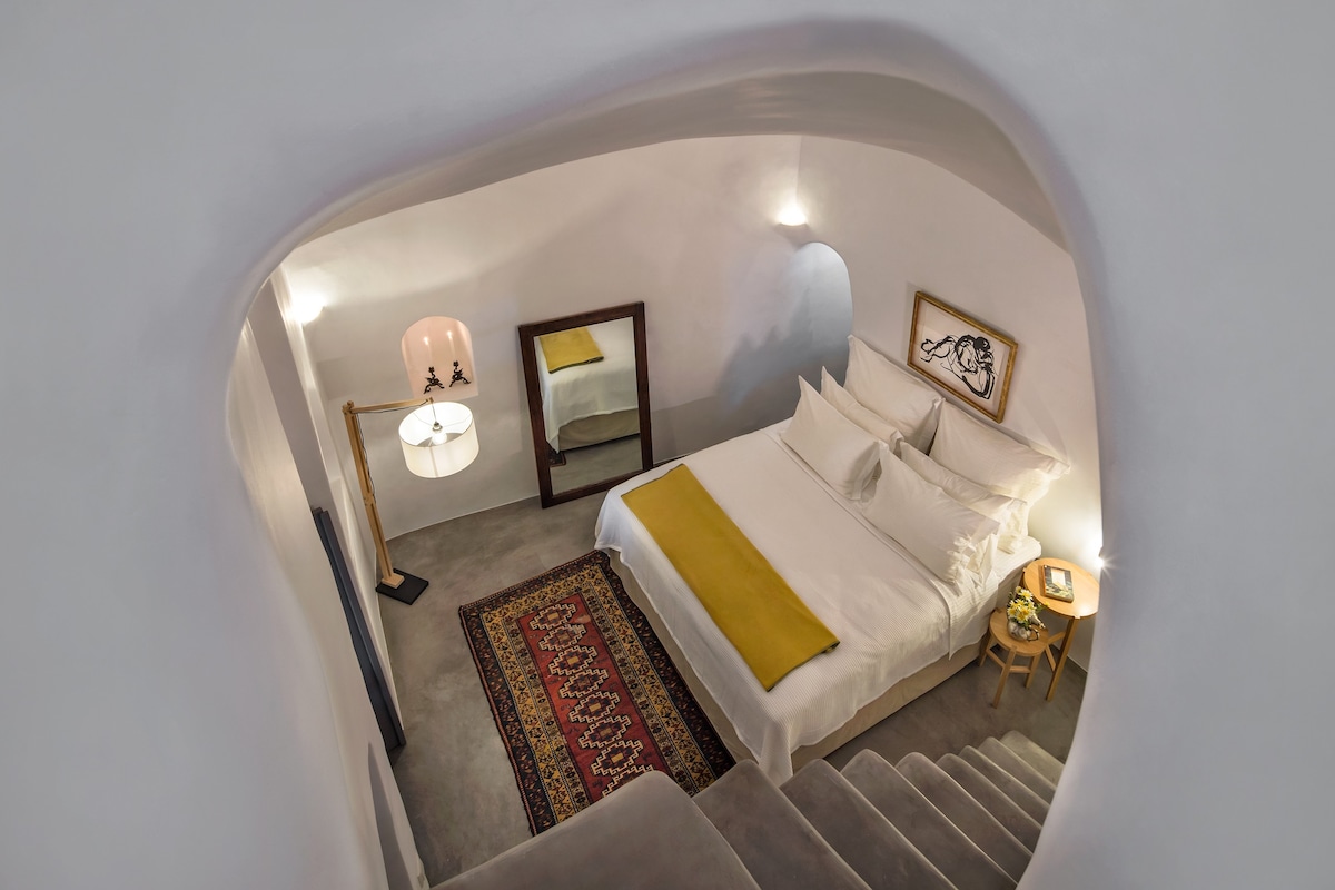 Aerie House in Oia