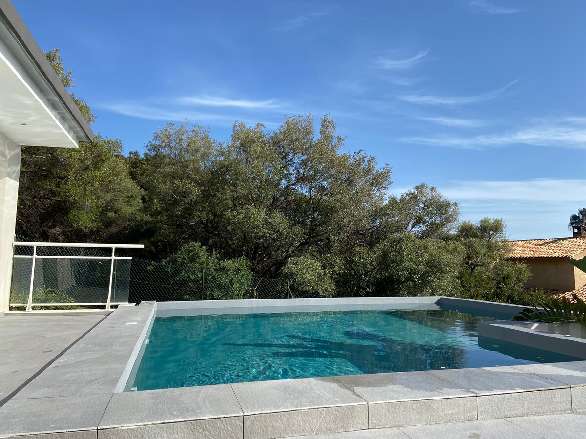 Villa Le Loft- private pool sea view- 12 peoples