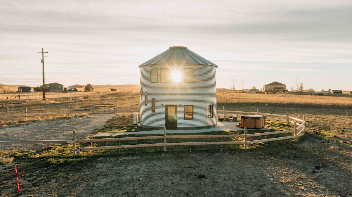 Sunrise Silo - Luxury silo near Bozeman, Montana.