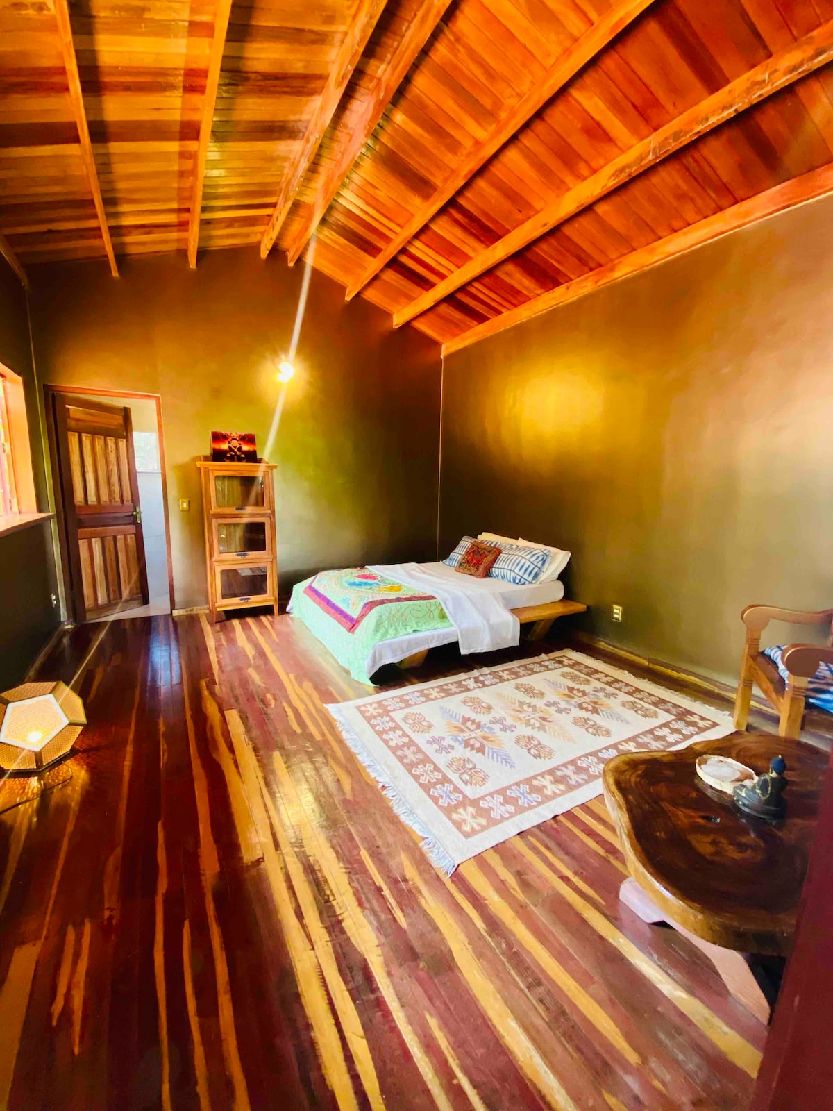 Golden dreams private room in nature lodge