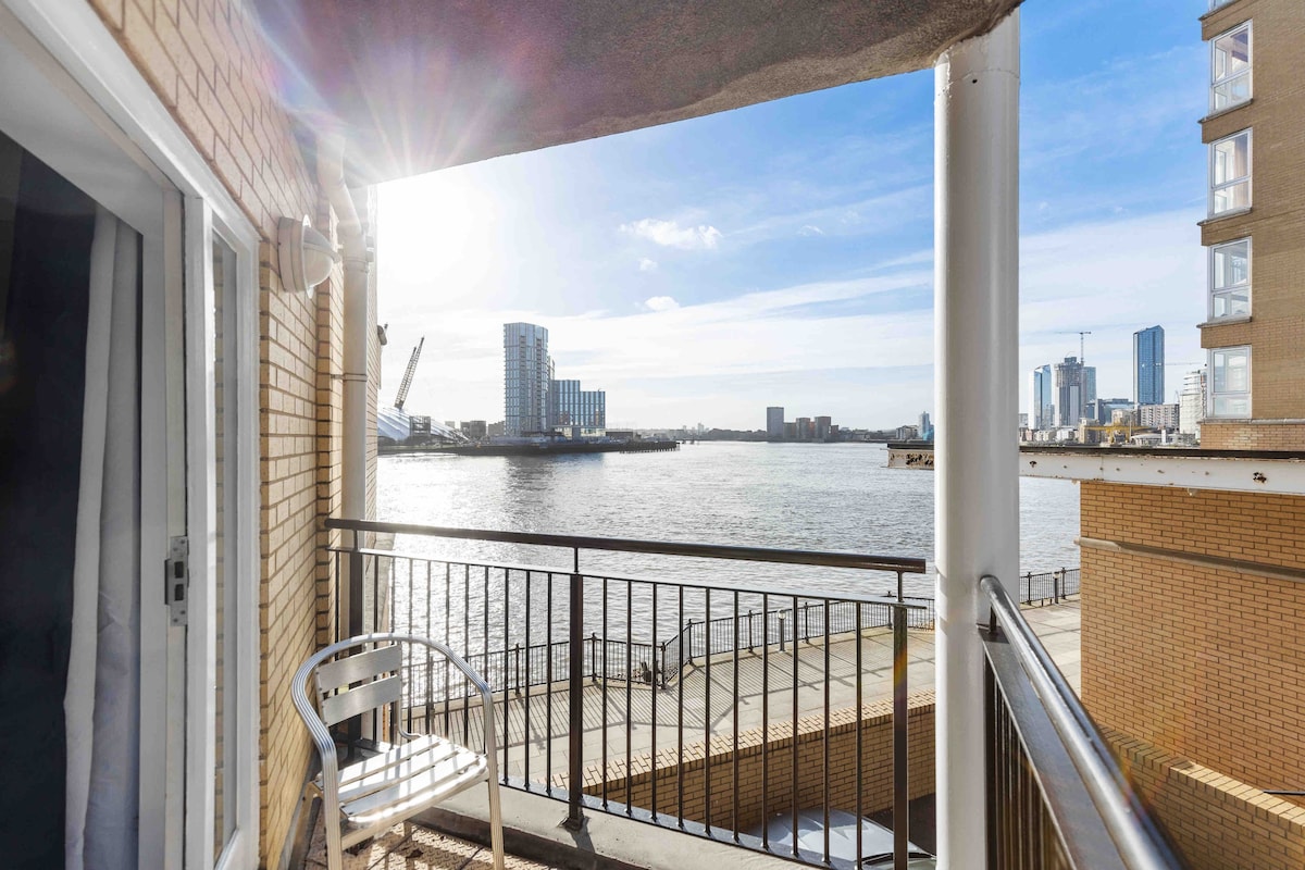 Canary Wharf Flat, River View, Free Parking, Large