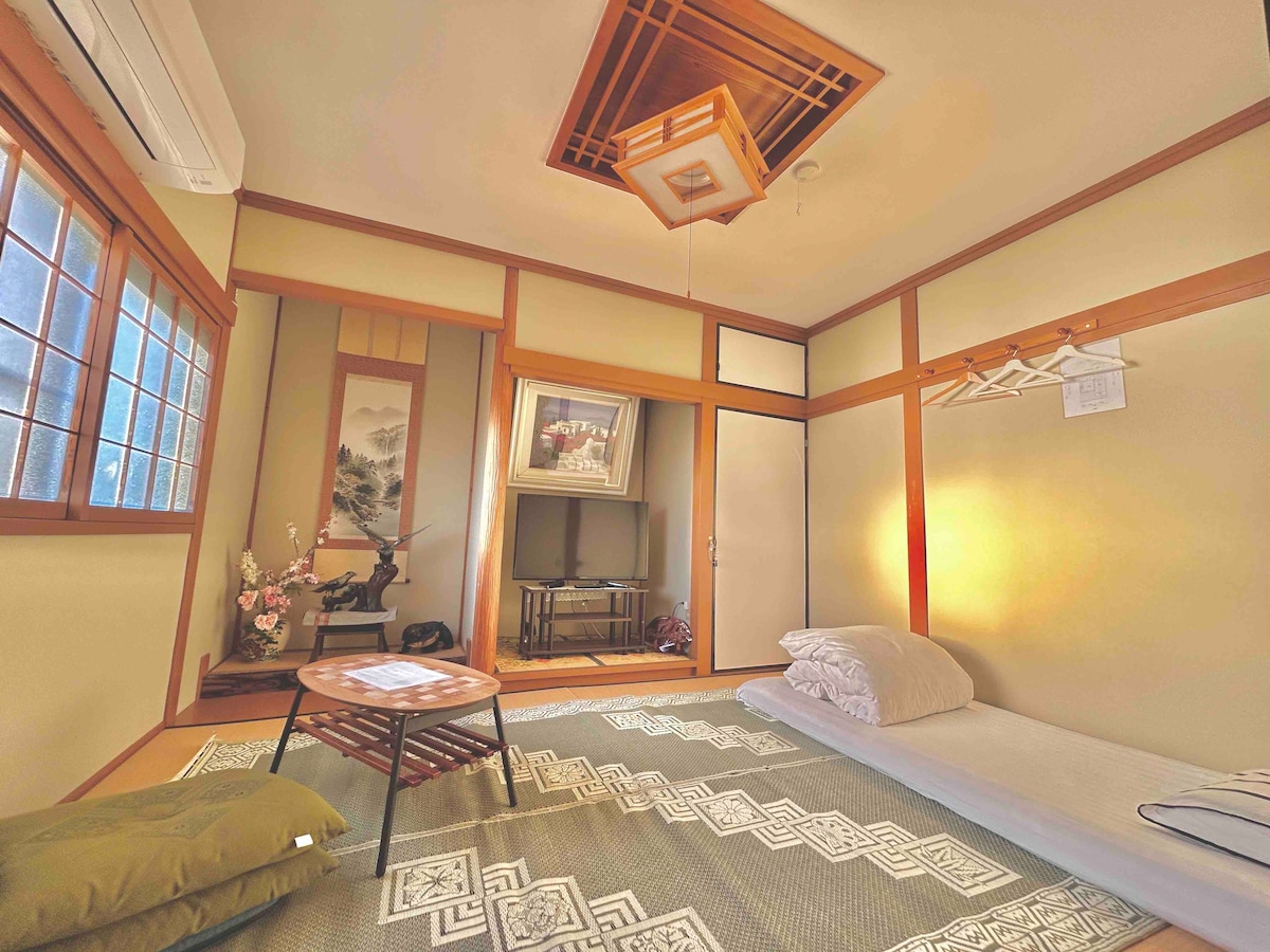 6人同居可能。独栋别墅里面的和式家庭房间，大阪关西机场近邻，车站步行5分钟。