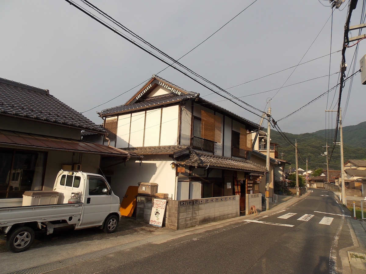 位于高桥市（ Takahashi city ） 60年翻修的客房