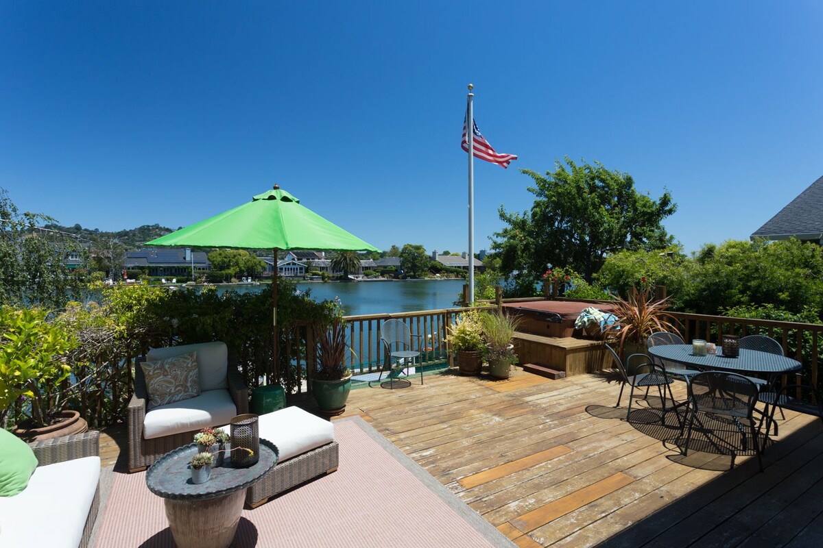 Beautiful Waterfront Home, 2 story, 3BR, 2.5 Bath