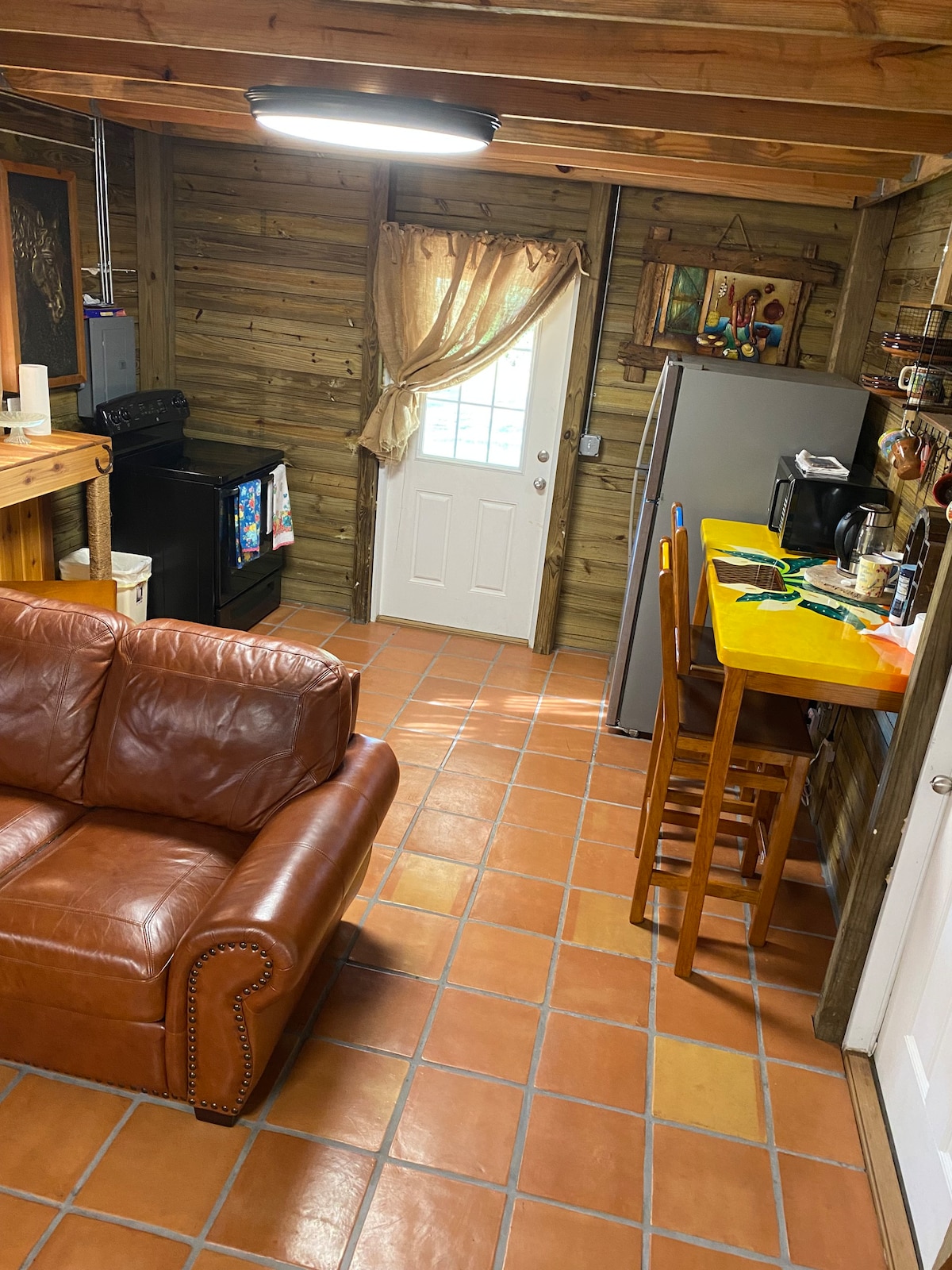 Cozy 1 bedroom in a peaceful nature surrounding.