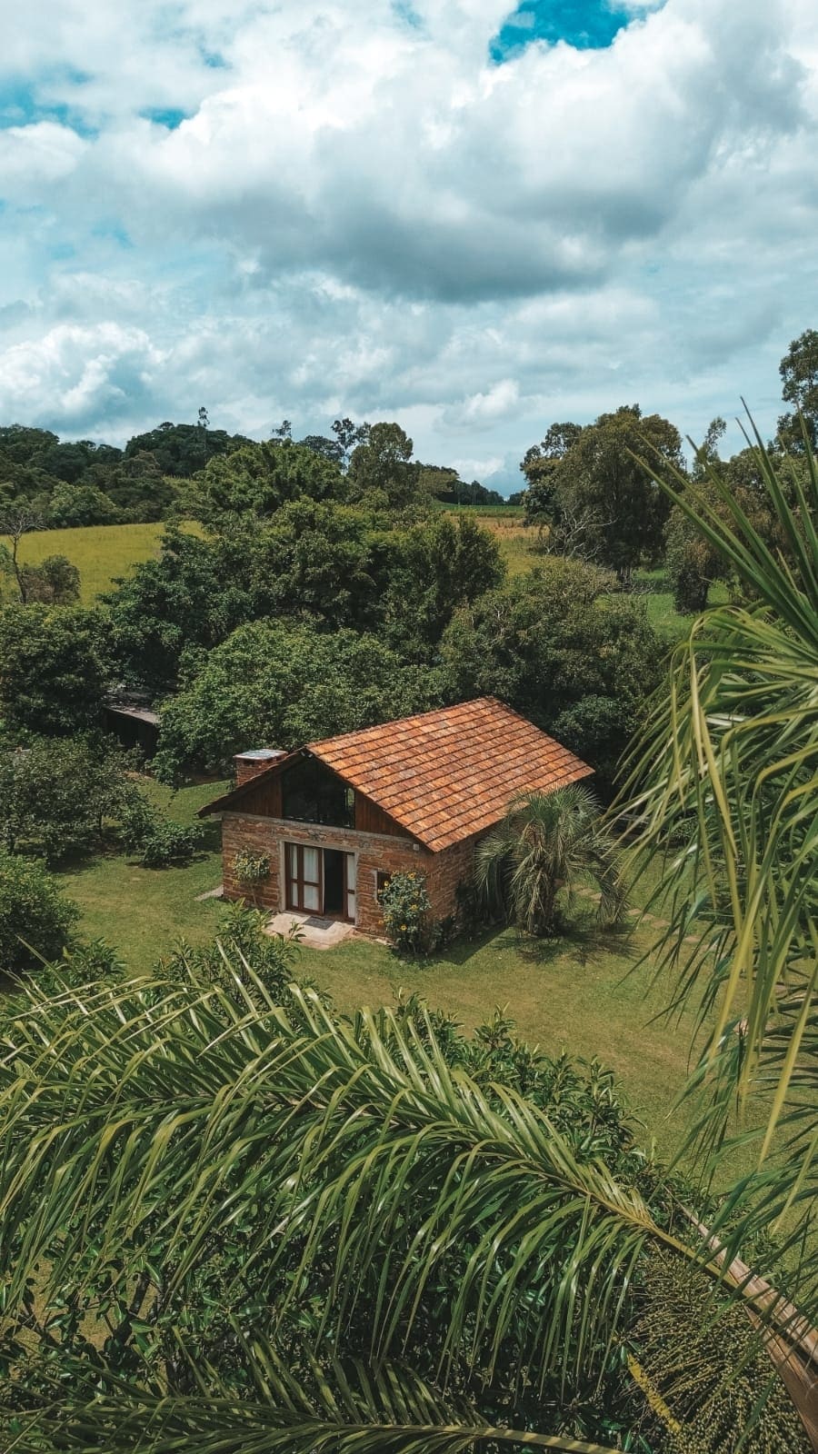 Casa de pedra - @refugioencantos