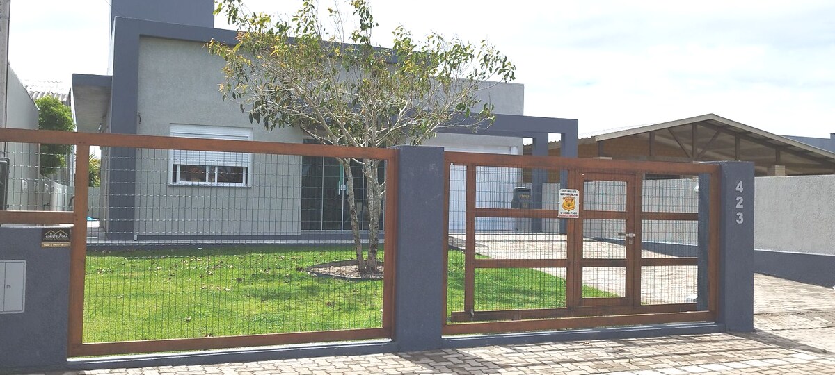 Casa Nova em Xangrilá com Suíte, ArCond. e Piscina