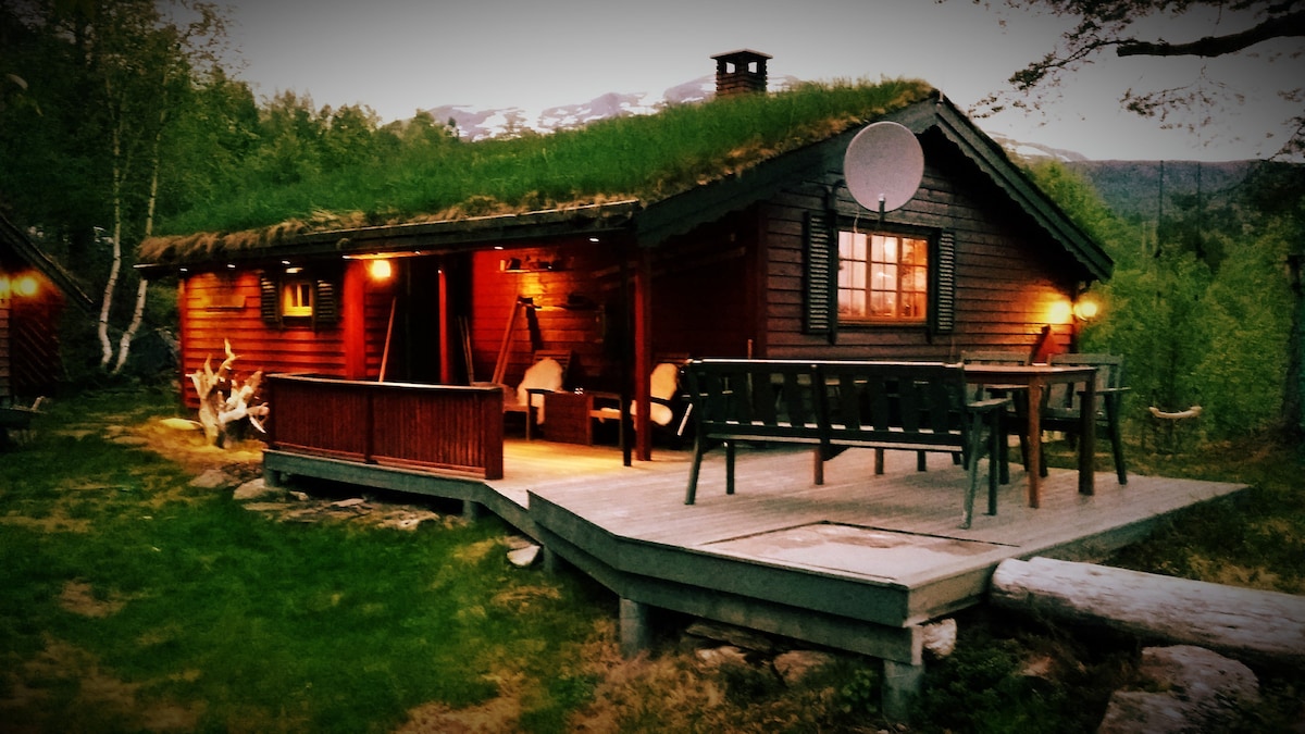 位于Sunnmøre阿尔卑斯山的舒适小木屋