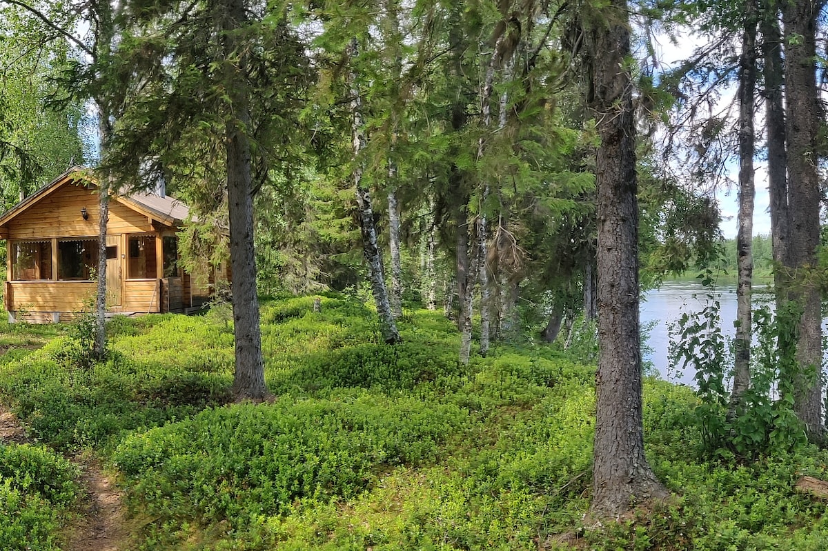 Mökki Ounasjoen rannassa