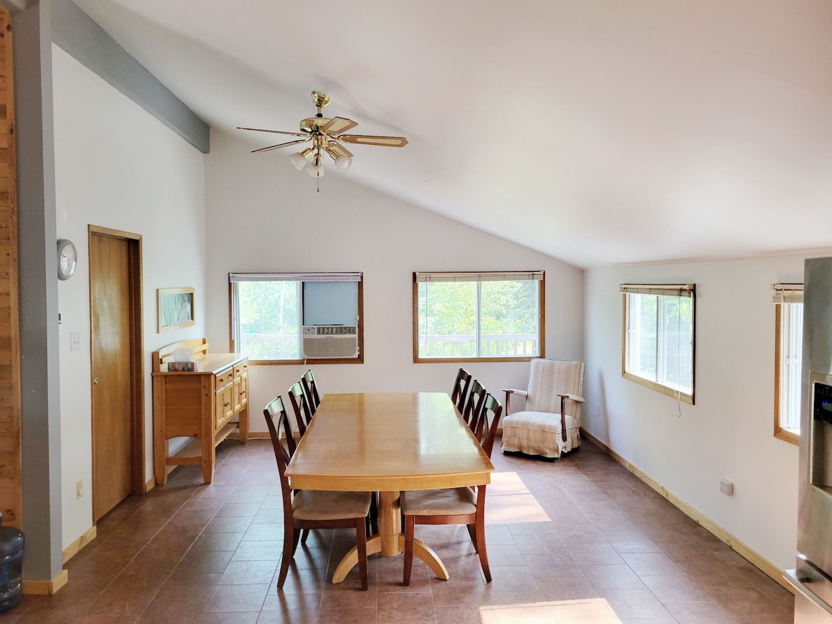 Come and relax Spacious Cabin Star Lake Whiteshell