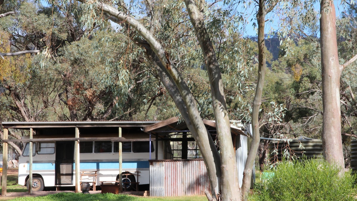 Kookaburra Creek Retreat 'The Bedford Bus'