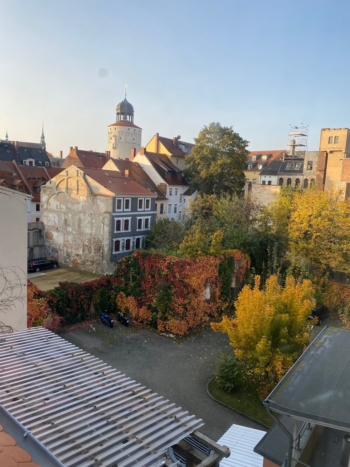 穿过Görlitz老城的屋顶