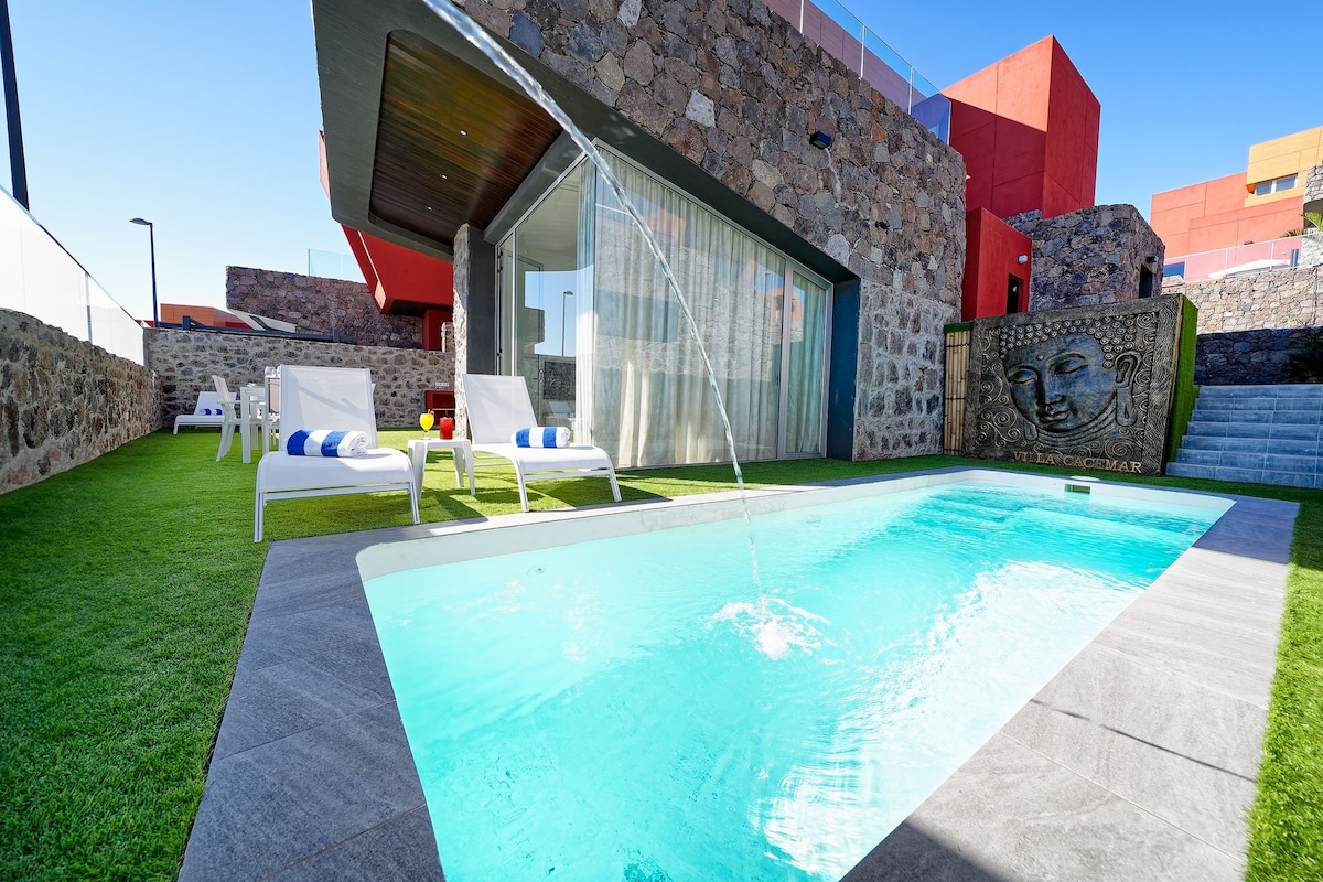 Villa moderna con piscina privada