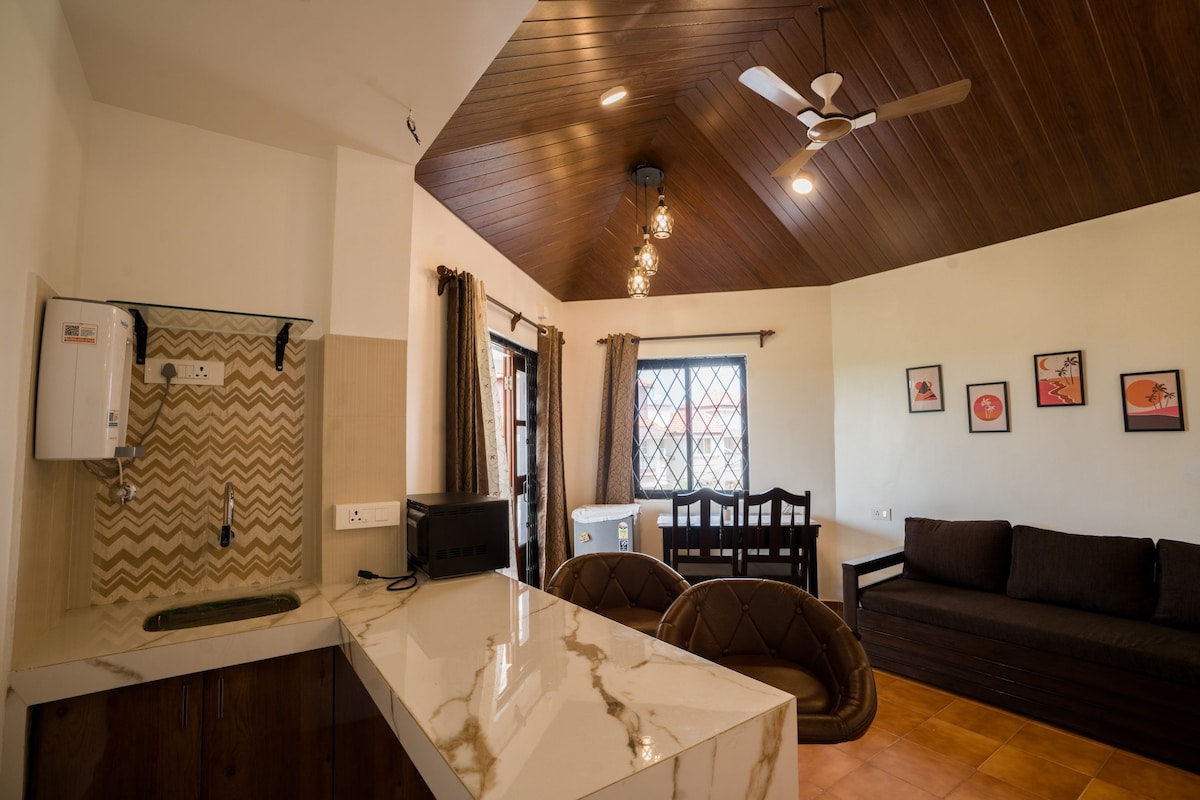 Modern & comfy 2BHK apartment by the beach