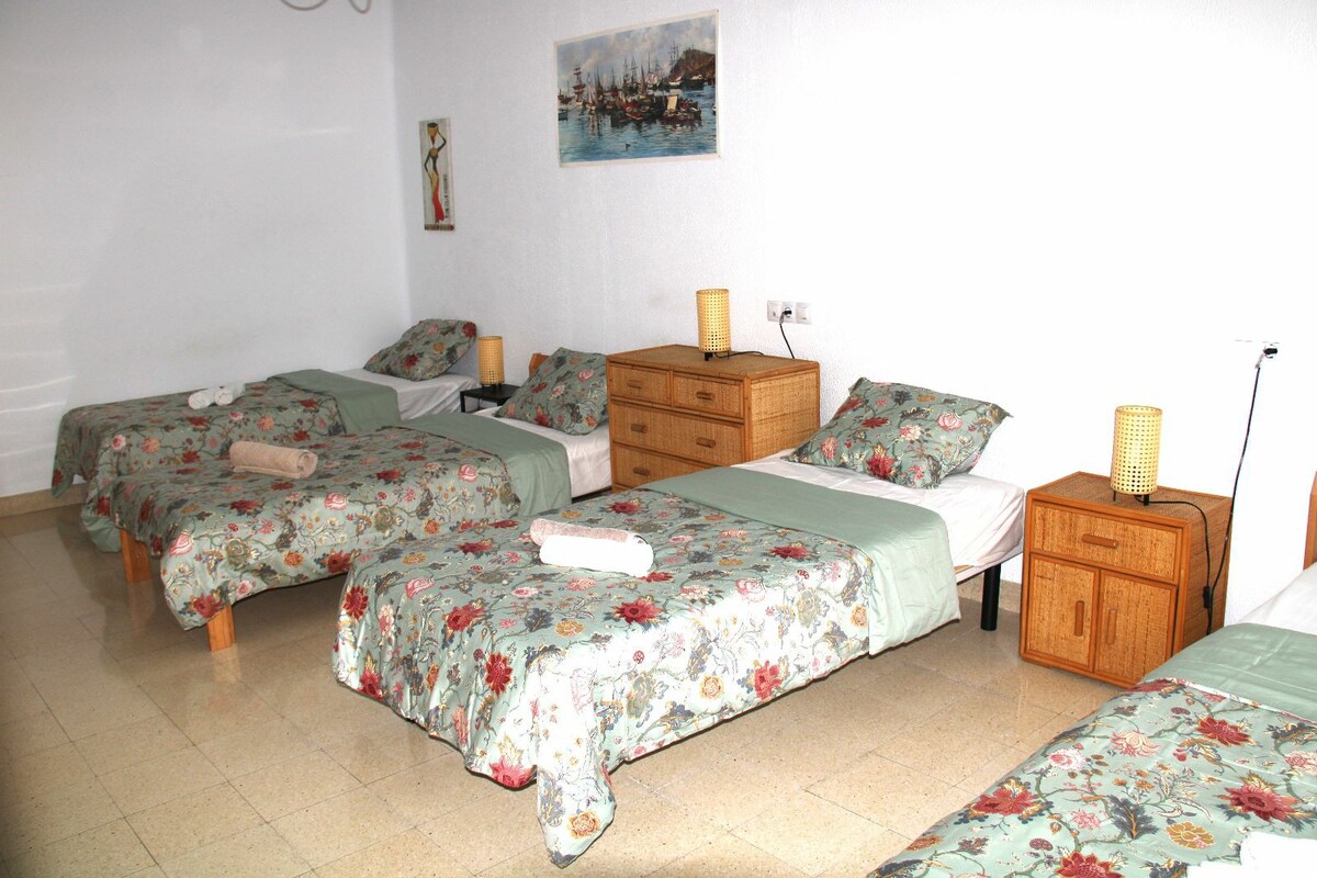 Habitación compartida mujeres Nomad Villa