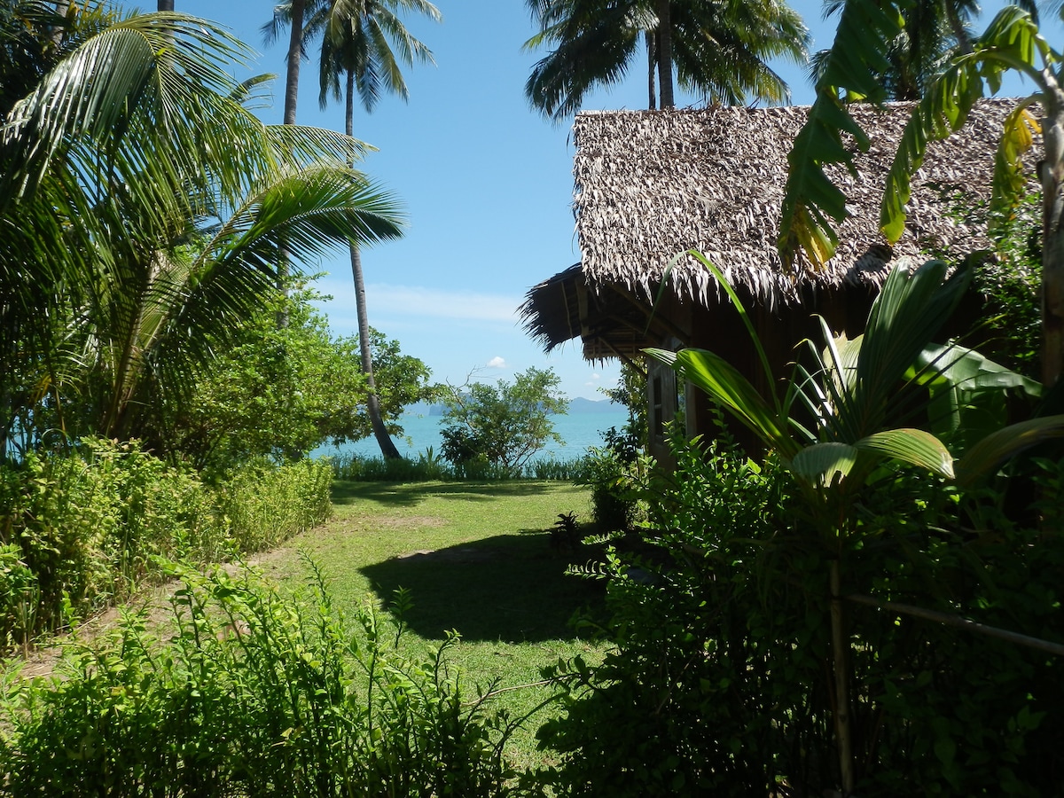 隆莱海滩度假村（ Lom 'Lae Beach Resort ）