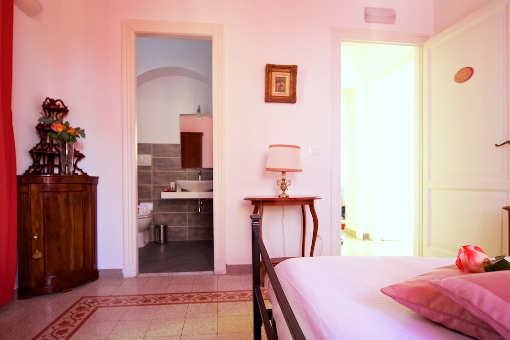 Il Tempio di Morfeo- romantic room with bathroom