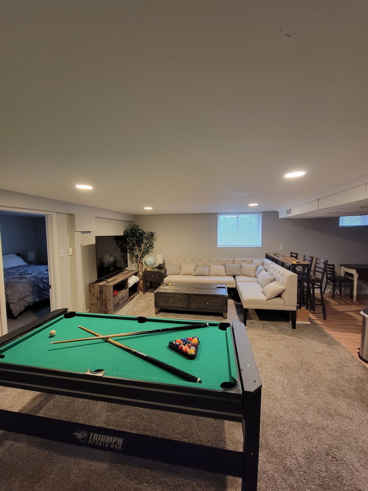 5 bedroom! Pool, shuffleboard, and MORE!