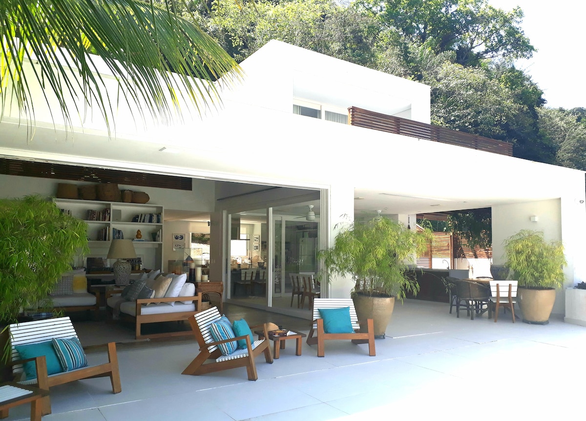 Tropical Contemporary House
