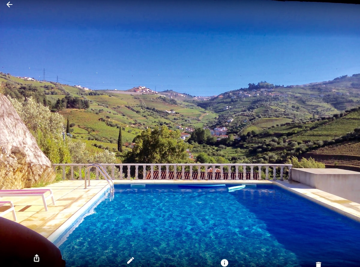 Room with view Quinta do Fôjo Rio Bom