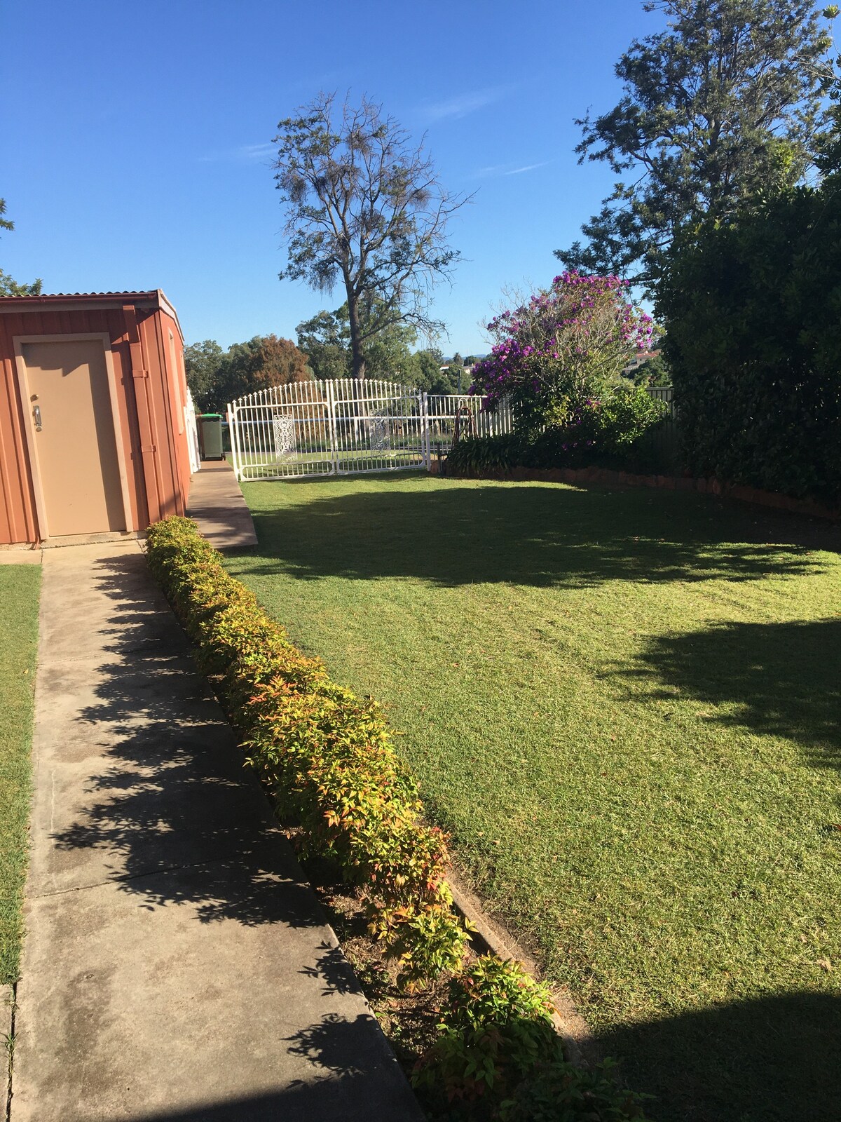 地理位置优越的双人卧室和书房，可欣赏美景。