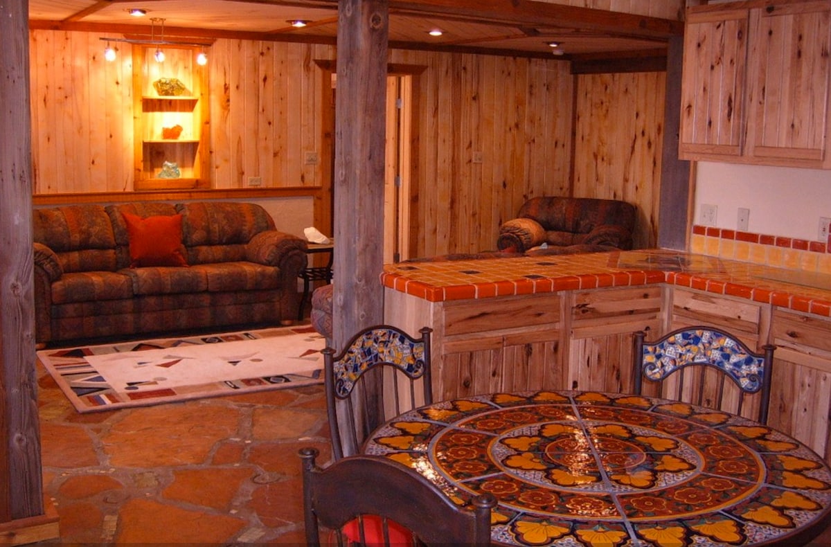 Large Mountain Cabin - 6+ Bedrooms - On 100 Acres