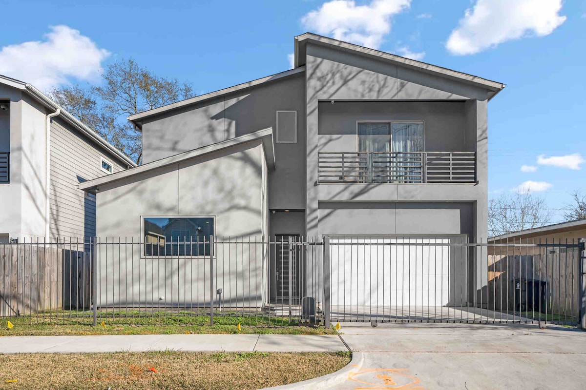 New Midterm Gated Home W/Jacuzzi Near HTX Med Ctr